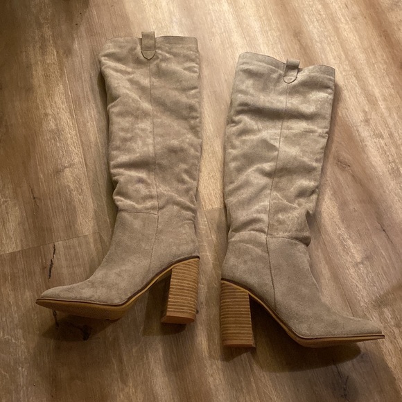 Knee high boots - Picture 2 of 5